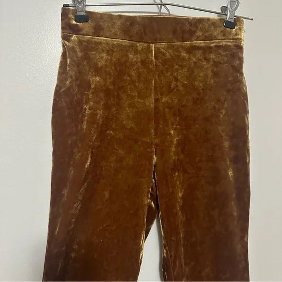 NWT Urban Outfitters Gold Velvet Flare Pants XS - Picture 4 of 5